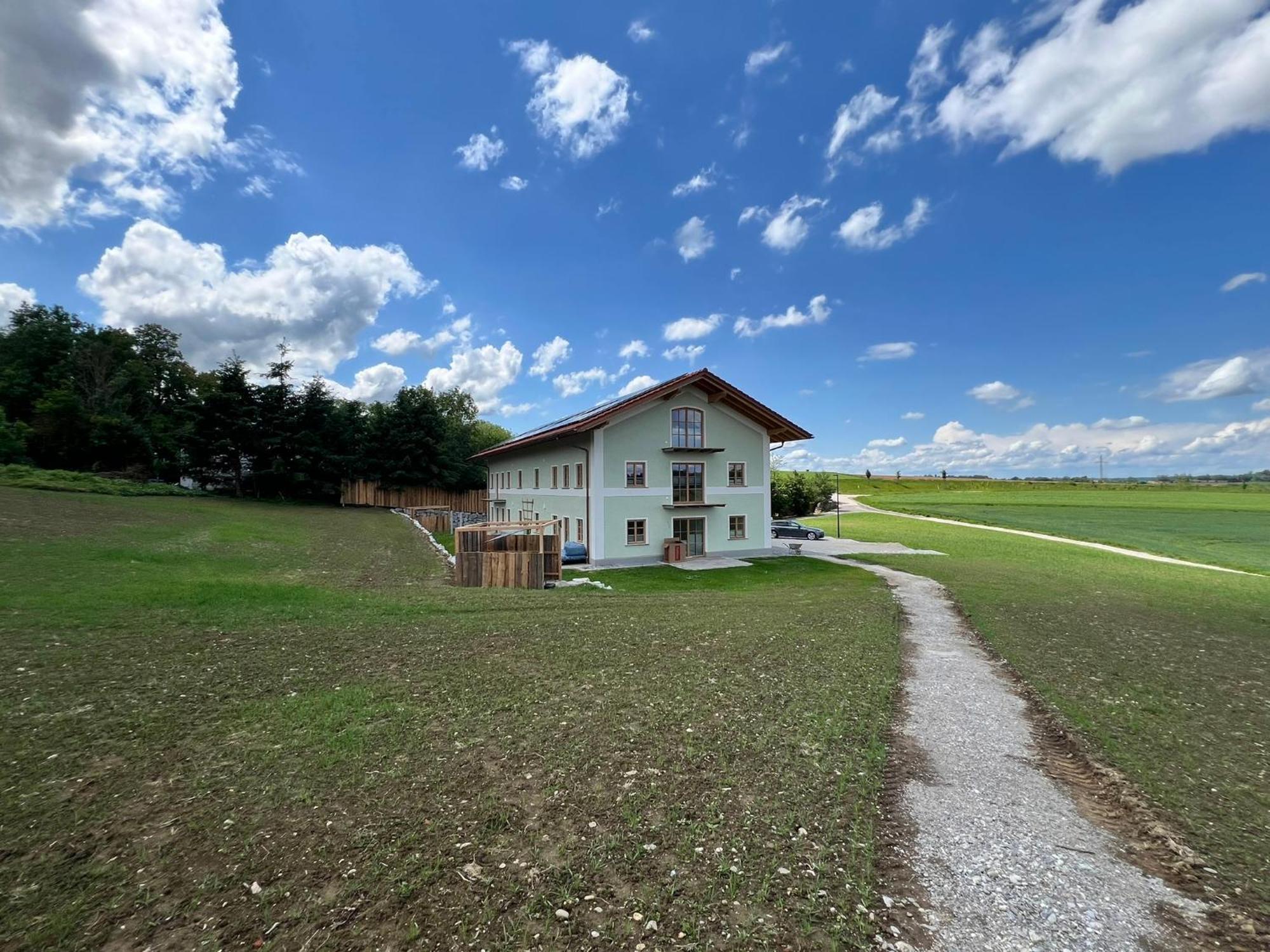 Stay Nice Apartments Dorfen Naehe Muenchen Jacuzzi Grillkota 75 Zoll Tv Kültér fotó
